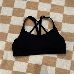 Elegant Black Cross-Back Sports Bra